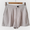 Short con pinzas rayado